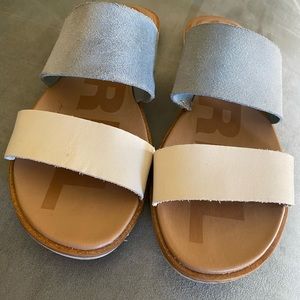 Sorel sandels like new